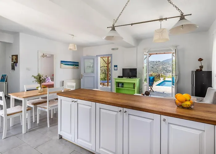 Villa Rodia With Swimming Pool On Island