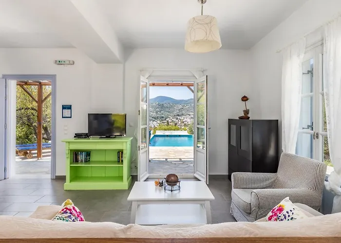 Villa Rodia With Swimming Pool On Island