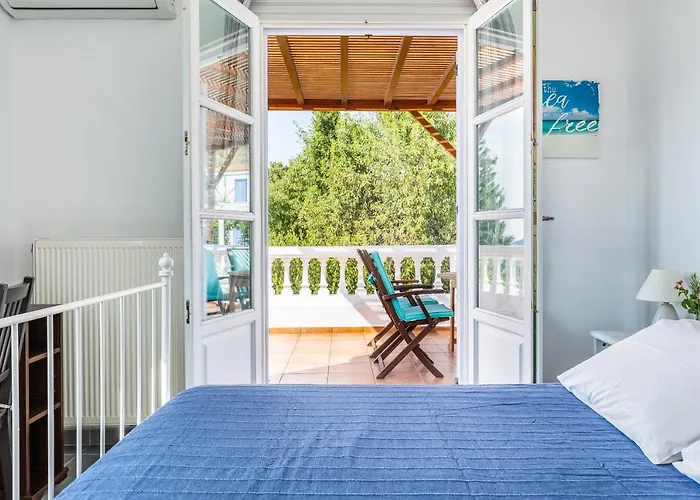 Villa Rodia With Swimming Pool On Island