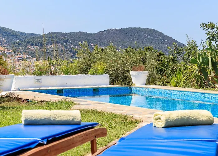 Villa Rodia With Swimming Pool On Island